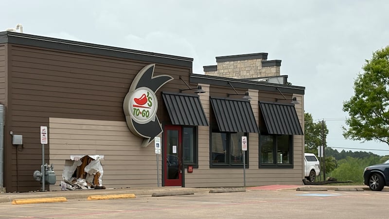 Conductor choca contra el restaurante Chili’s en Lindale