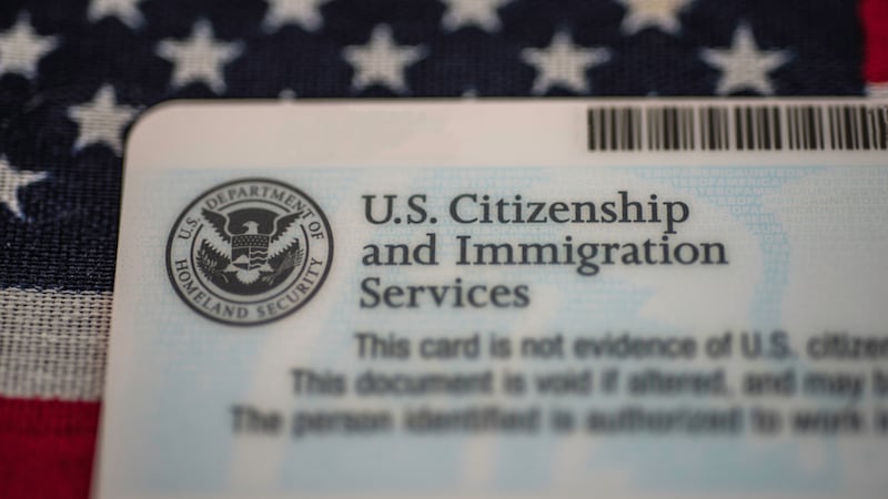 USCIS acorta los períodos de autorización de trabajo para varios grupos de inmigrantes.