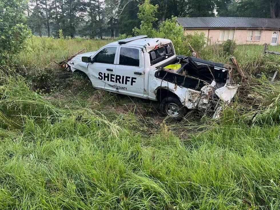 Trinity County deputy injured in wreck