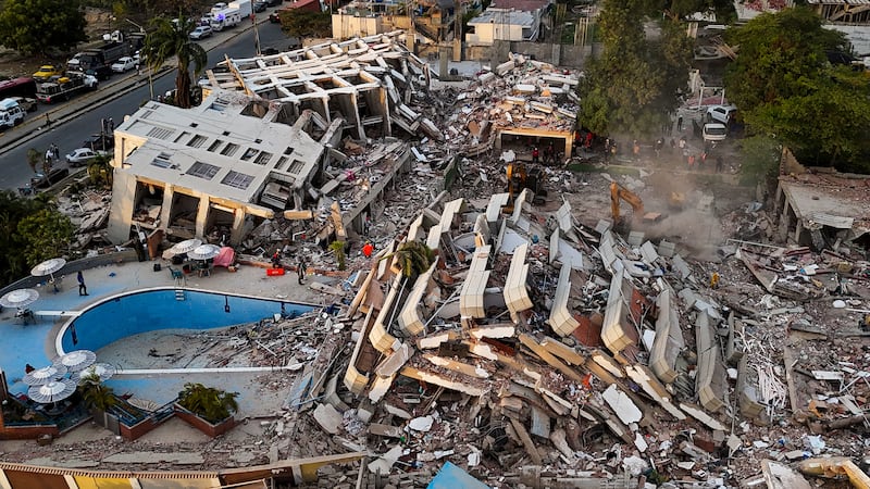 Vista aérea de edificios destruidos en Caraballeda, en La Guaira, Venezuela, el 29 de junio de...