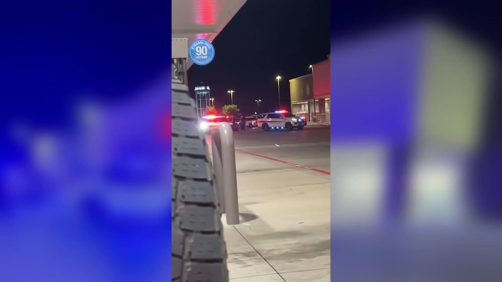 Video shows scene of Henderson County shooting suspect crashing into Ennis Buc-ee's