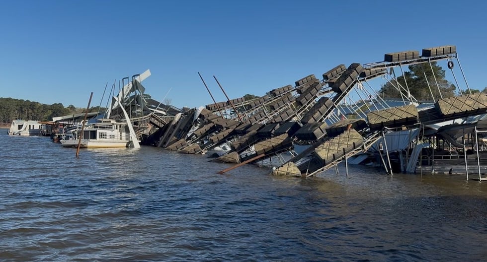 John Wright, gerente de Bullfrog Marina, afirmó que la tormenta destruyó cuatro embarcaciones,...