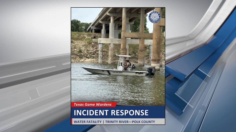 Se están llevando a cabo labores de búsqueda en la zona situada debajo de la presa del lago...