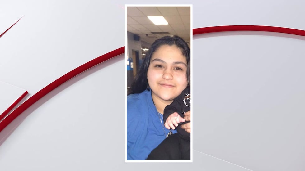 Aumarie Deleon es una mujer hispana de 21 años.