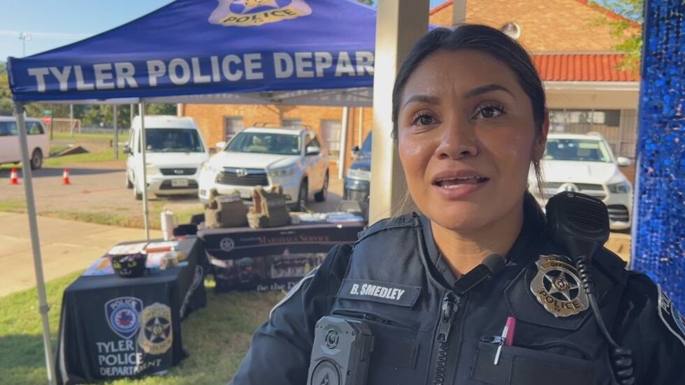 Bianca Smedley, oficial de respuesta comunitaria del Departamento de Policía de Tyler.