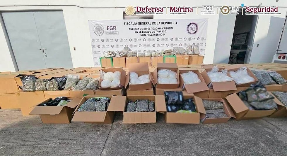 Autoridades mexicanas decomisan casi dos toneladas de marihuana oculta en dulces de coco en el...