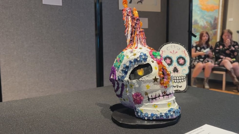 Estudiantes del este de Texas educan a sus compañeros sobre el Día de los Muertos a través de...
