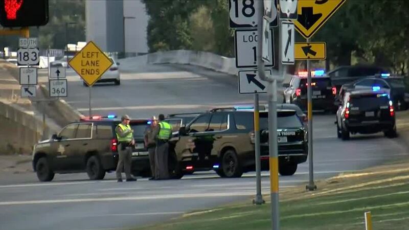 2 muertos y 3 heridos tras un tiroteo en un centro comercial de Austin, según la policía