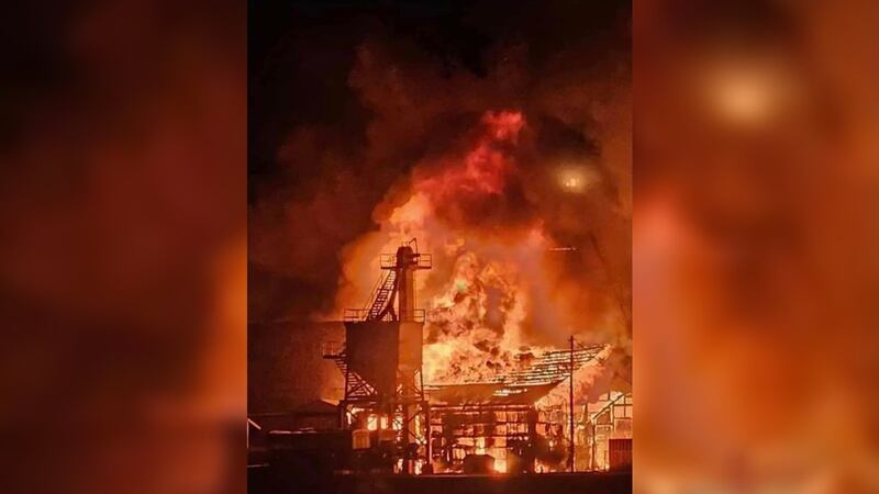 Planta de fertilizantes en Bartlett envuelta en llamas