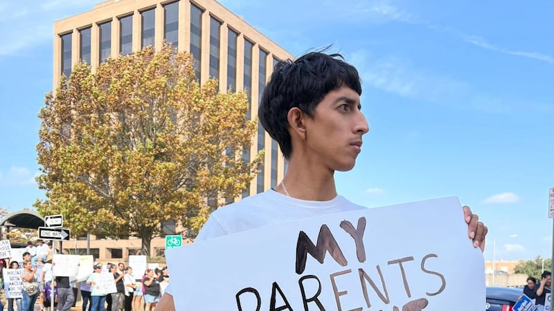 Entre la multitud se encontraba Abraham Ramírez, un manifestante que afirma que su vida se ha...
