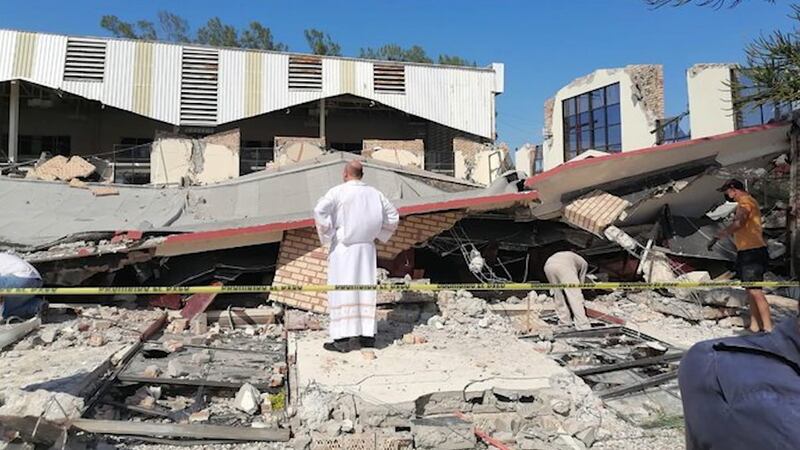 Las autoridades afirman que el tejado de una iglesia se ha derrumbado en el norte de México...
