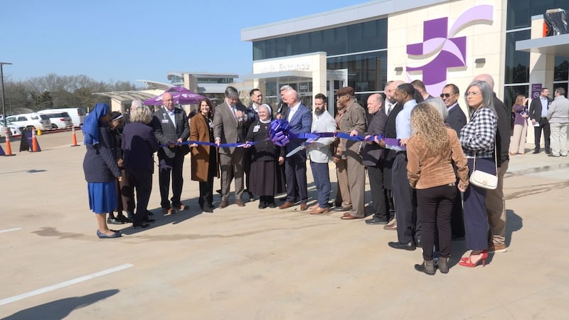 CHRISTUS holds ribbon cutting for opening of new hospital in Palestine