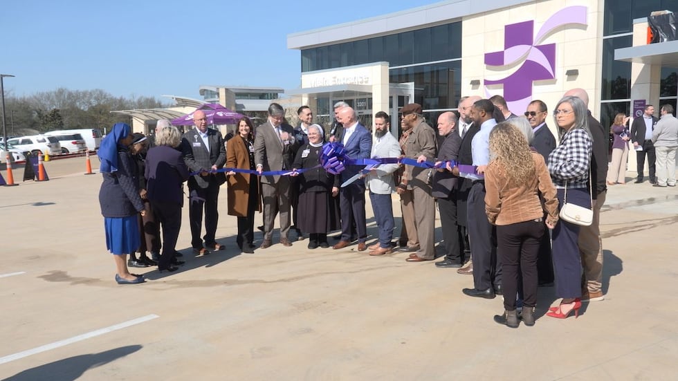 CHRISTUS holds ribbon cutting for opening of new hospital in Palestine