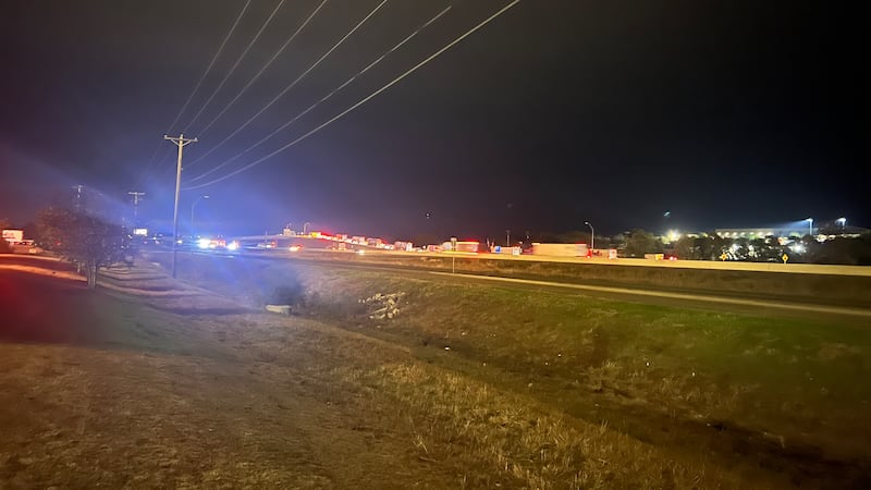 Accidente automovilístico múltiple mata a una niña de 2 años en la I-35 en Troy