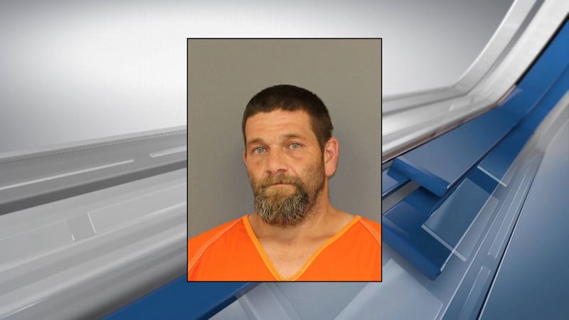 Hombre de Jacksonville buscado tras encontrar una posible bomba casera retirada de su casa