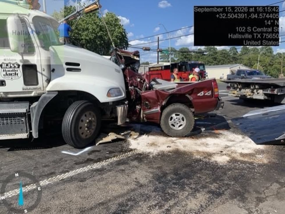 2 dead after collision involving tractor-trailer in Hallsville