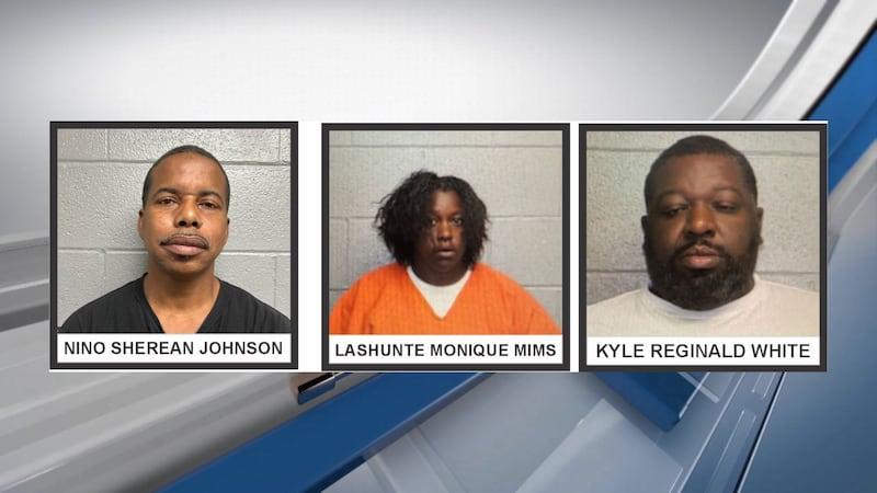 Las autoridades incautaron alrededor de $73,858, remolcaron aproximadamente 40 vehículos de la...