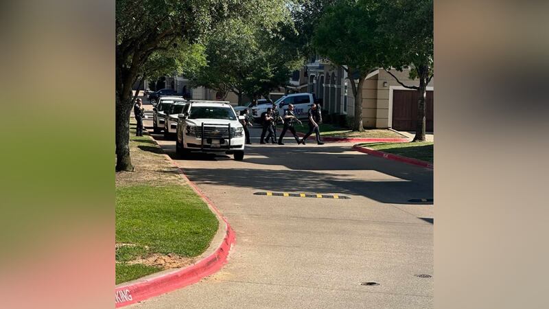 Acusan a hombre de disparar varias balas en apartamento de Tyler