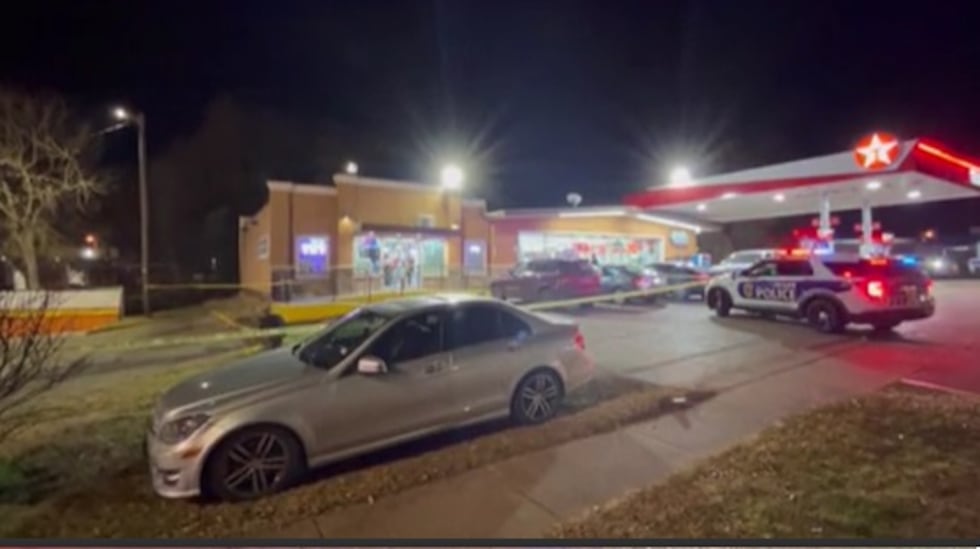 2 teenagers shot on W. Gentry; no suspect in custody