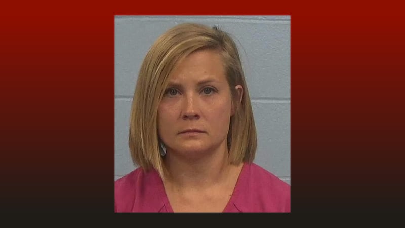 Maestra de Cedar Park acusada de relación inapropiada con estudiante, colocada en licencia...