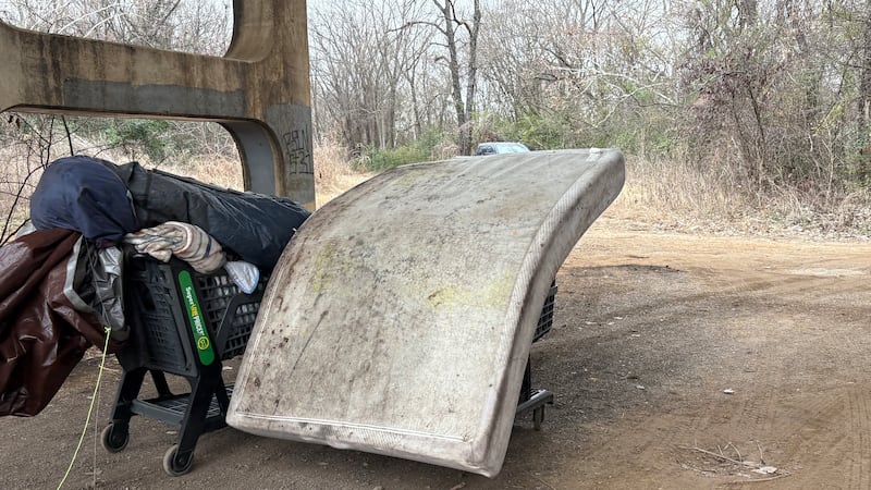 Demolición de la "ciudad de tiendas de campaña" de Tyler