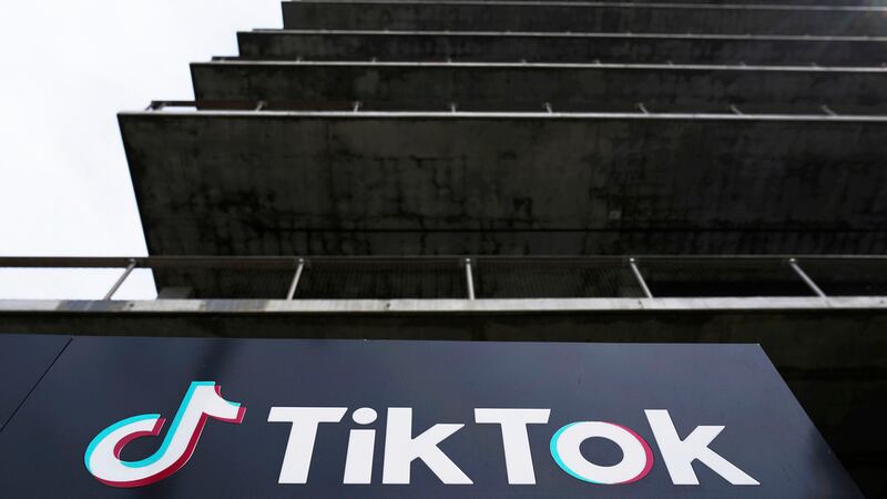En esta imagen del 17 de marzo de 2023, se puede ver el edificio de TikTok Inc. en Culver...