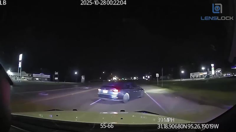 Hombre protagoniza persecución a alta velocidad en Crockett con un pasajero cautivo a bordo.