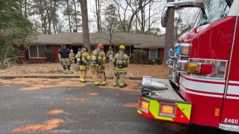 El Departamento de Bomberos de Longview dice que un televisor se incendió en la casa y dos...