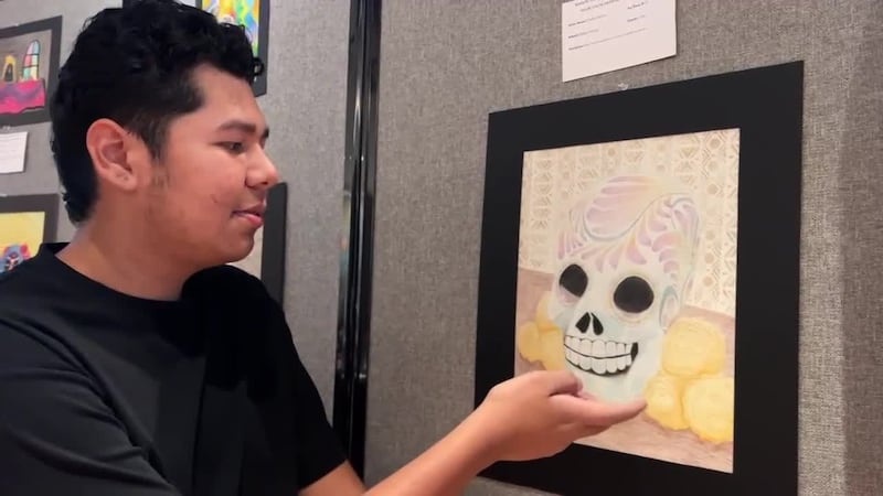 Estudiantes del este de Texas educan a sus compañeros sobre el Día de los Muertos a través de...