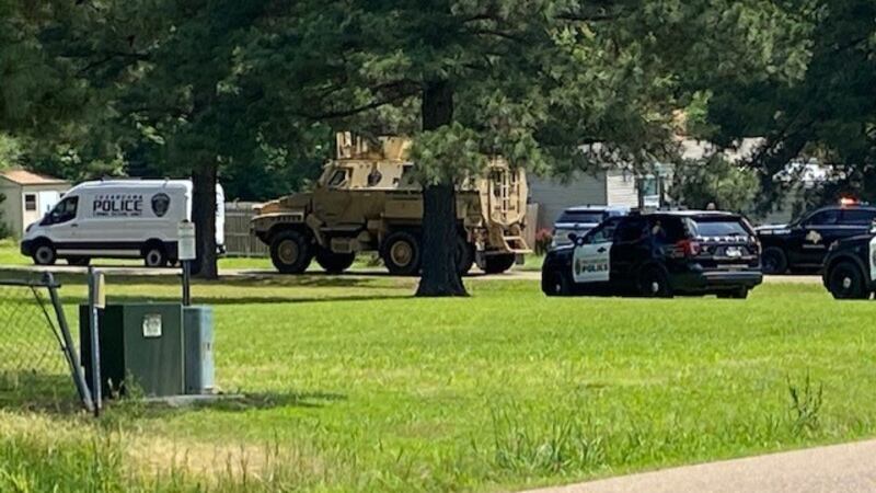 La policía investiga una situación de enfrentamiento en el condado de Bowie, Texas.