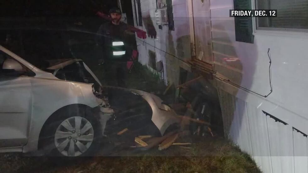 Residente del este de Texas exige seguridad vial tras sexto impacto de coche en su casa