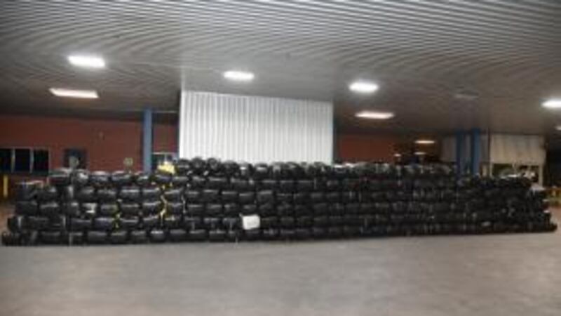 Paquetes que contenían 4,466 libras de marihuana incautados por agentes del CBP en el World...
