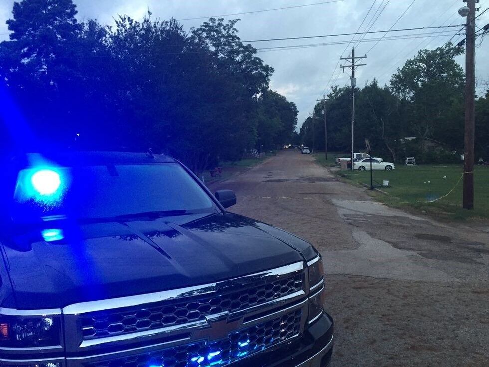 Policia responde a homicidion en Troup el 14 de julio (Credito: personal de KLTV )