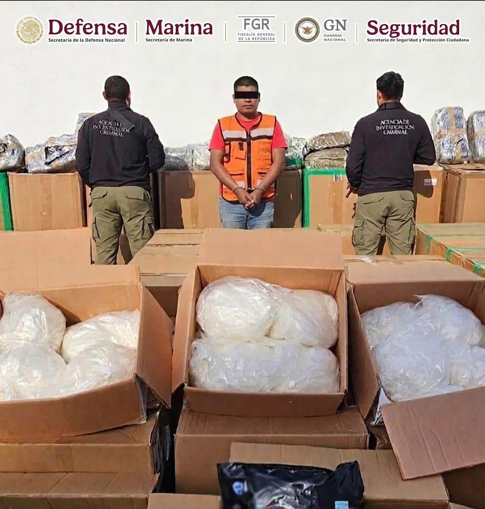 Autoridades mexicanas decomisan casi dos toneladas de marihuana oculta en dulces de coco en el...
