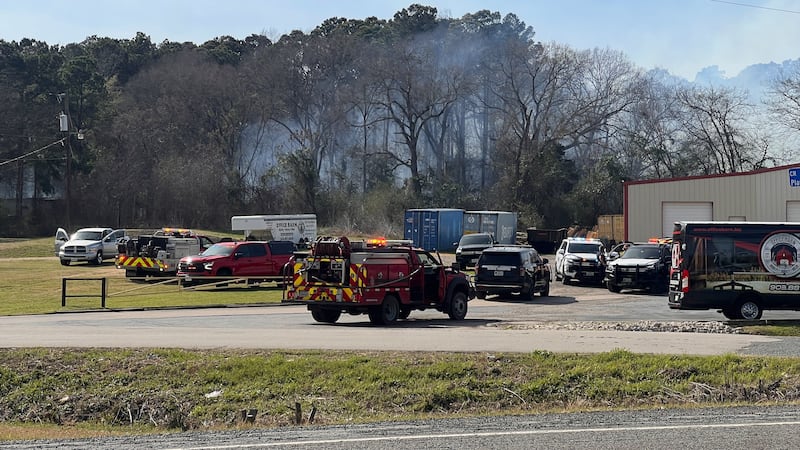El fuego obliga a evacuar el sur de Lindale.
