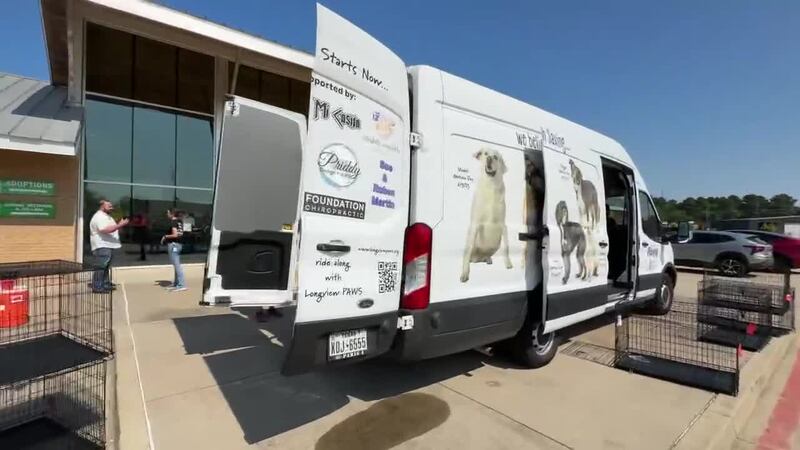 Camioneta del Centro de Adopción y Cuidado de Animales de Longview tiene una nueva apariencia.