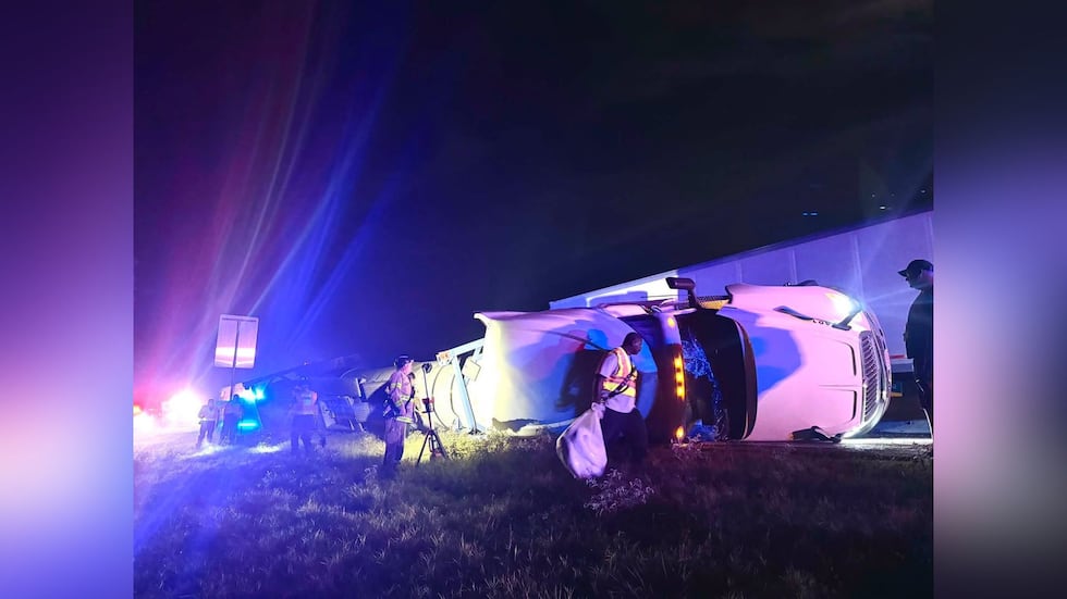 Driver injured, diesel spilled in semi-truck crash near Kilgore
