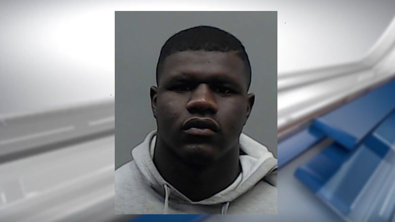 Kenus Rochad Lewis sigue en libertad.