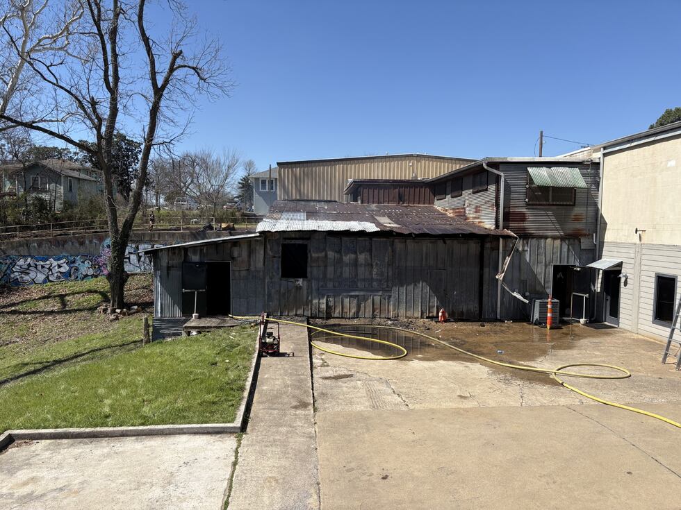 Tyler firefighters respond to building fire on East Erwin