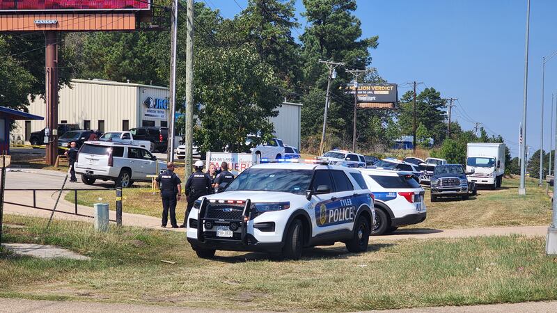 La policía fue llamada a un tiroteo en un negocio en Loop 323 en Tyler el viernes.