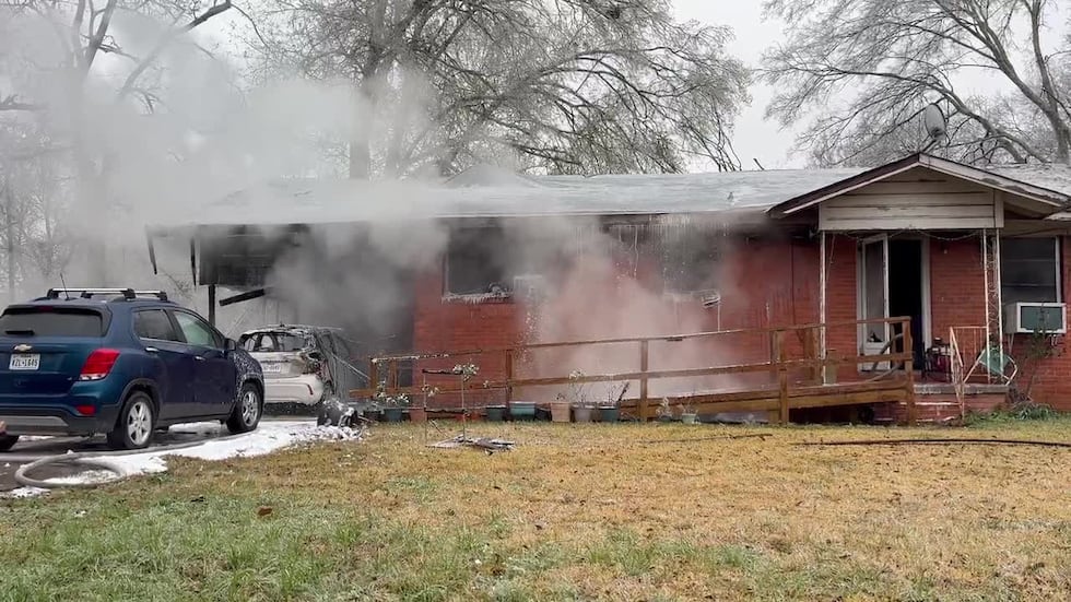 Dozens of firefighters respond to Lufkin house fire