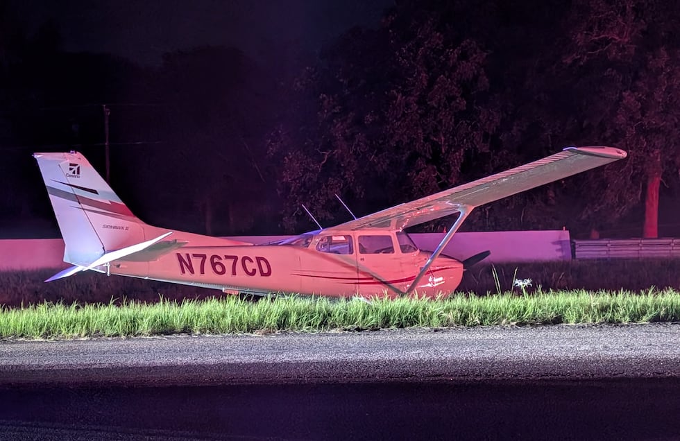 Small plane makes emergency landing after engine dies near Tyler highway