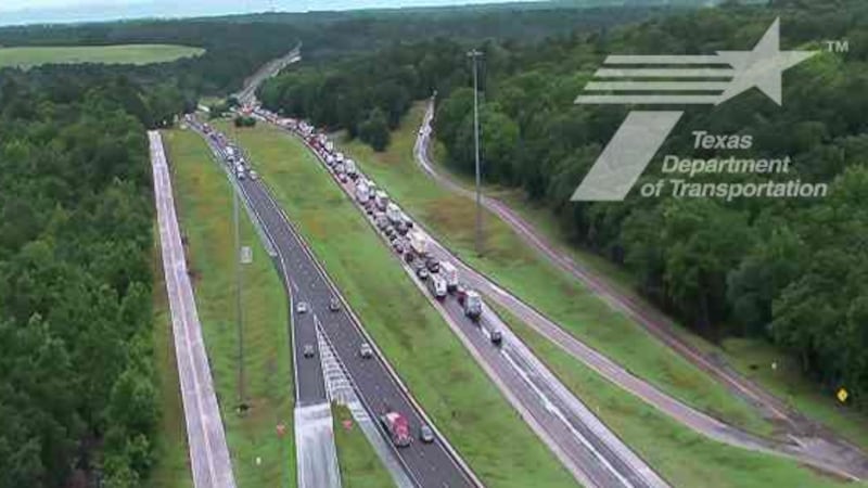 Accidente en la I-20 al norte de Tyler involucra entre 10 y 12 vehículos