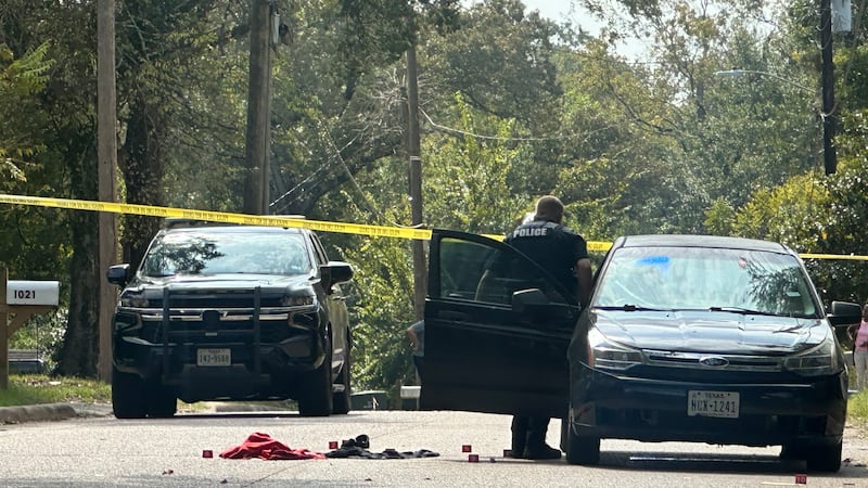 3 muertos y sospechoso prófugo tras un tiroteo en Nacogdoches.