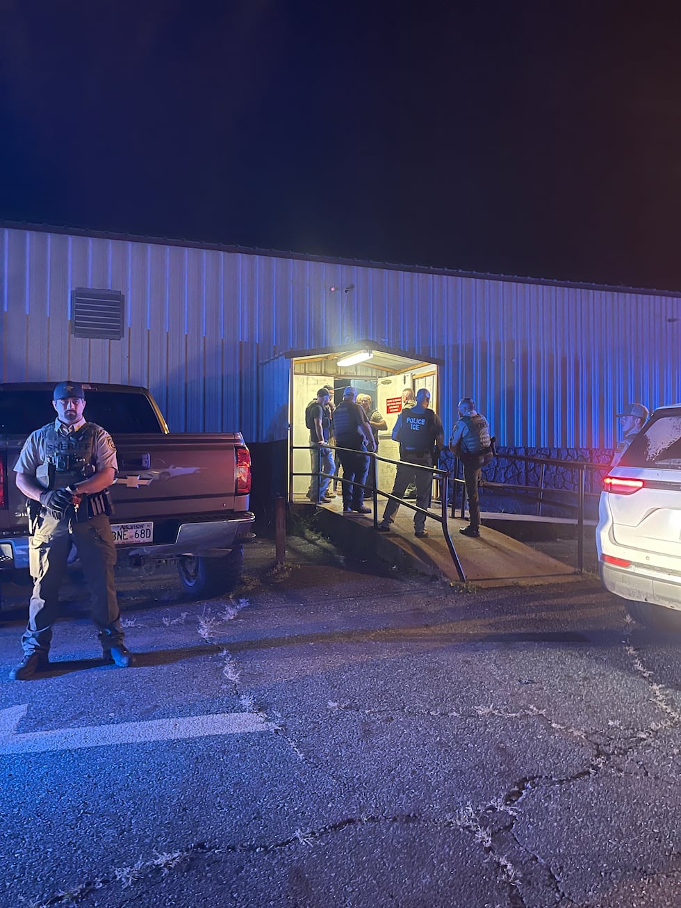 21 inmigrantes indocumentados detenidos por el ICE durante una investigación encubierta en una...