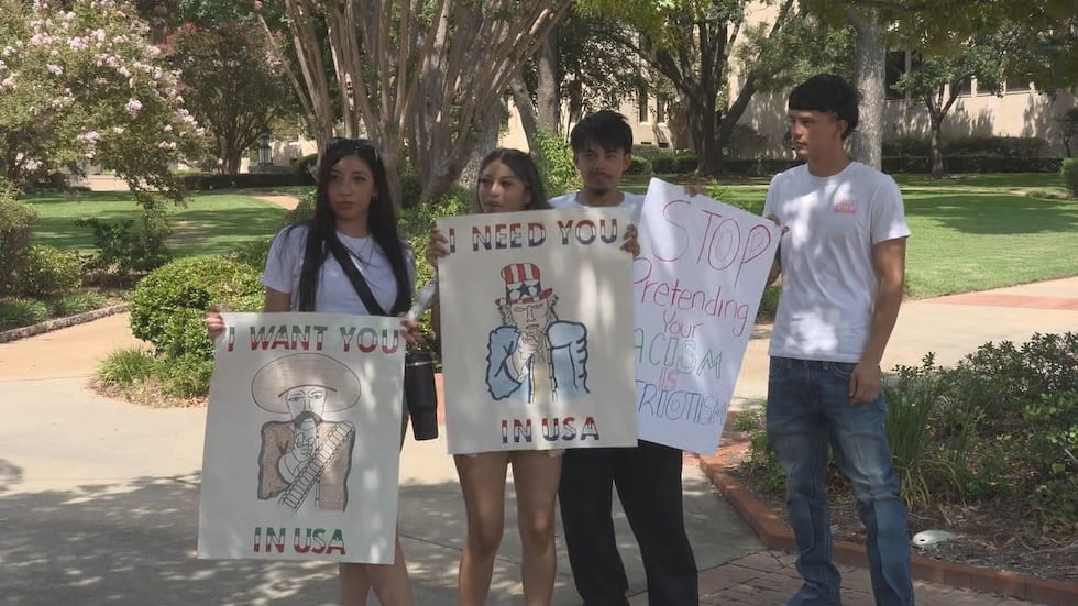 La concentración, celebrada en el marco del Día de la Independencia de México, buscó...