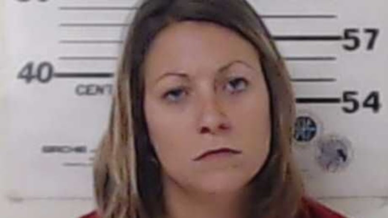 Sarah Henderson (Credito: datos judiciales del Condado Henderson)