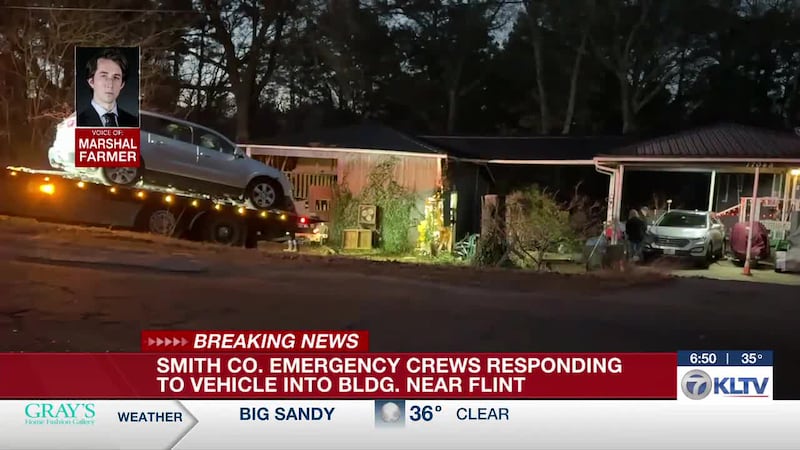 Un vehículo choca contra un taller familiar cerca del lago Palestine.