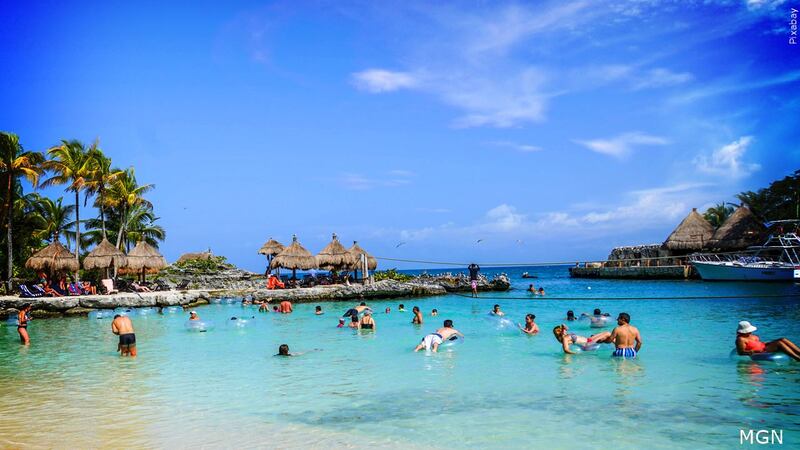 Dos buzos extranjeros, estadounidenses o canadienses, fueron asesinados frente al centro...