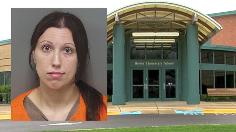 Sara Seymar, una maestra de la Escuela Primaria Brown en Brownsburg, Indiana, fue grabada en...